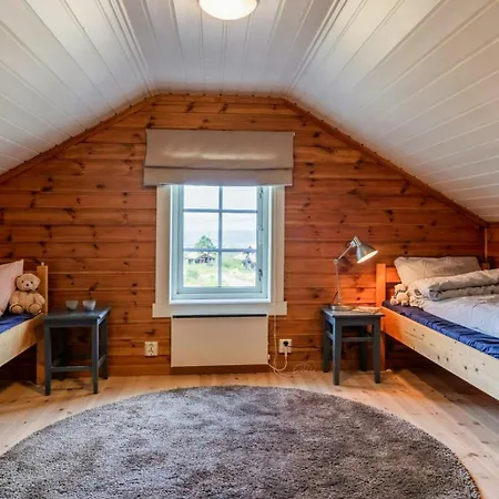 Family With Mountain View And Trails Holiday home *